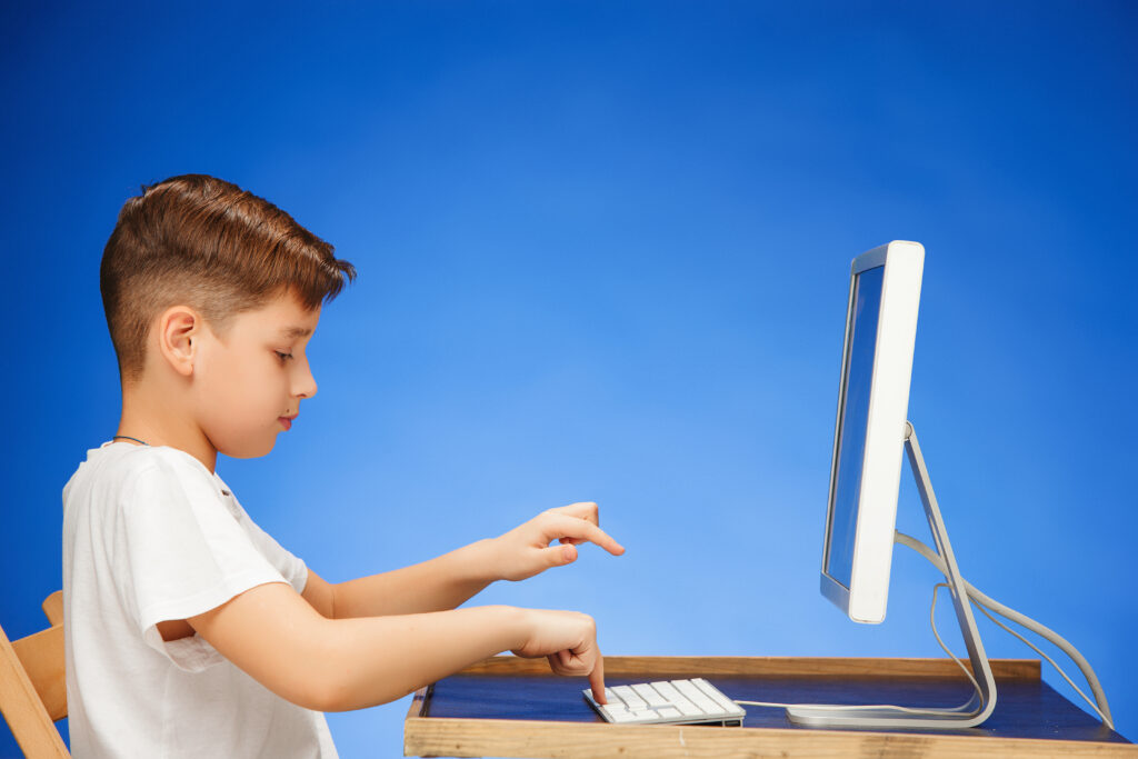 Teaching kids coding with binary feature image